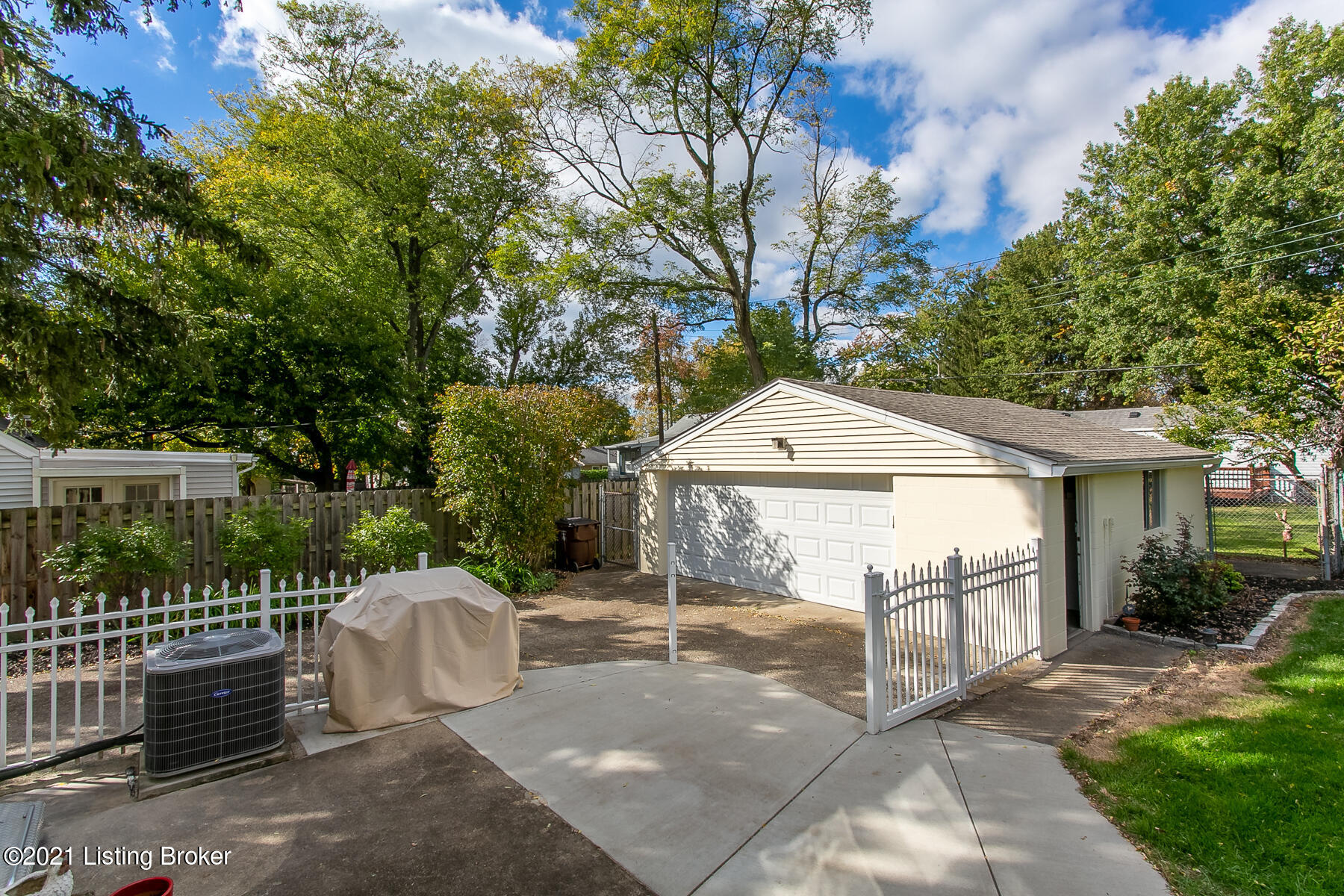 11909 Locust Road Louisville, KY 40243 - Photo 20 of 31 11909 Locust Rd-31
