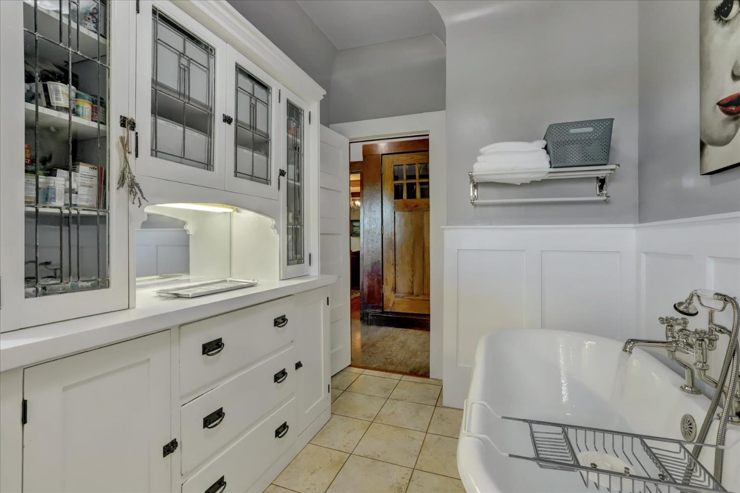 12562 Rough And Ready Highway Grass Valley, CA 95945 - Photo 31 of 99 a bathroom with a bathtub and a sink