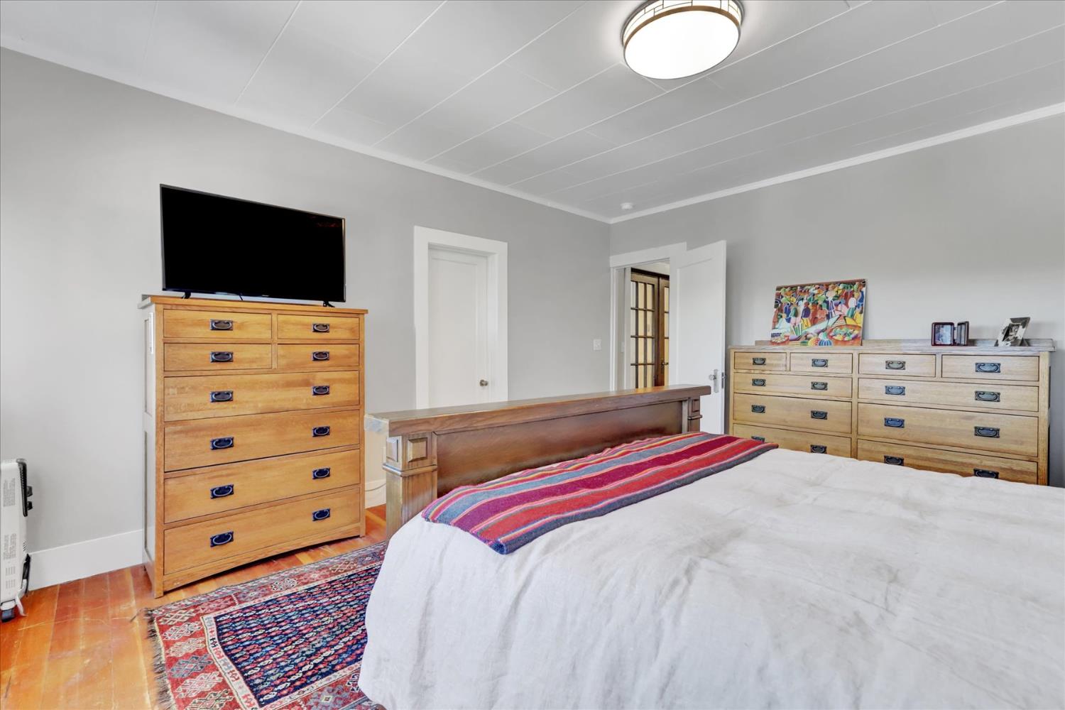 12562 Rough And Ready Highway Grass Valley, CA 95945 - Photo 45 of 99 a bedroom with a bed and a television