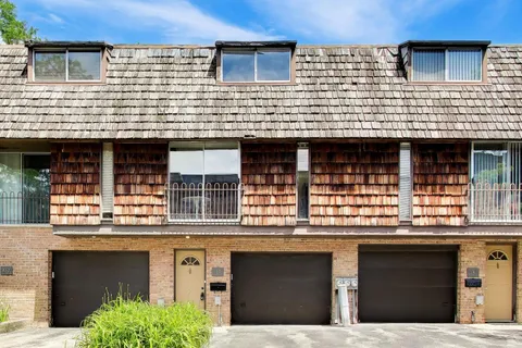 $285,000 | 454 South Lageshulte Street, Barrington, IL 60010