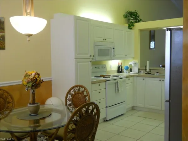 $4,000 | 500 Robin Hood Circle, Unit 202, Naples, FL 34104