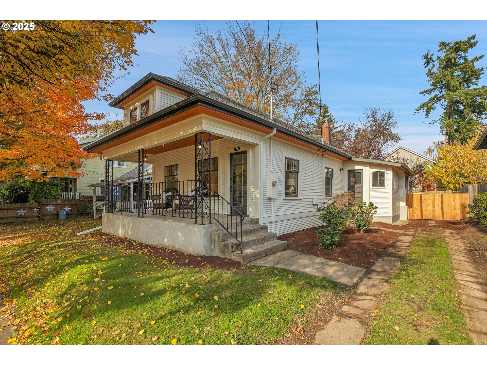 3743 Southeast Franklin Street Portland, OR 97202 - Photo 3 of 46 Porch
