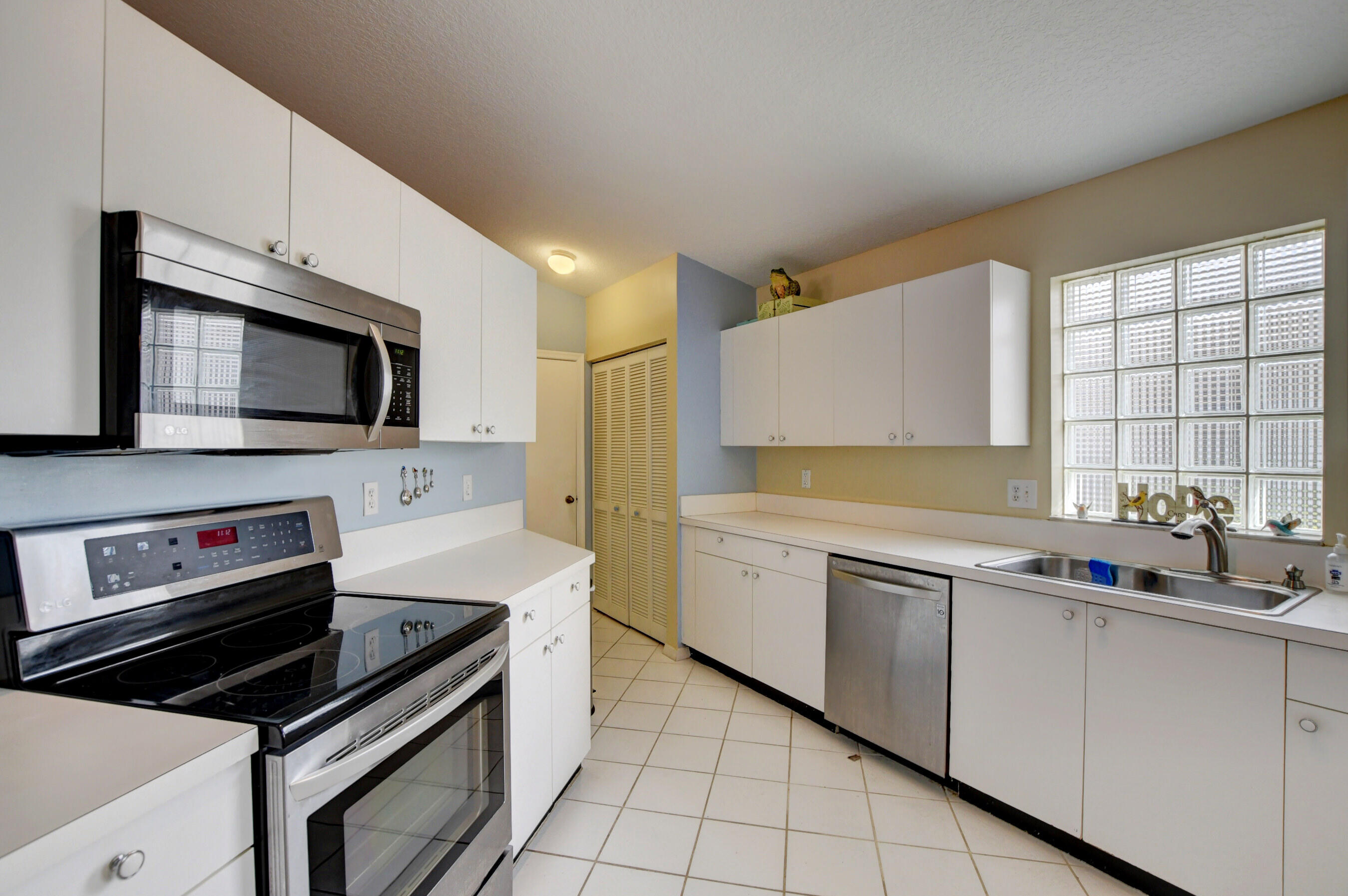 11209 Harbour Springs Circle Boca Raton, FL 33428 - Photo 18 of 42 18_ebf_4100and4more