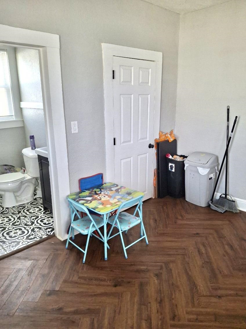 504 Ceape Avenue Oshkosh, WI 54901 - Photo 3 of 15