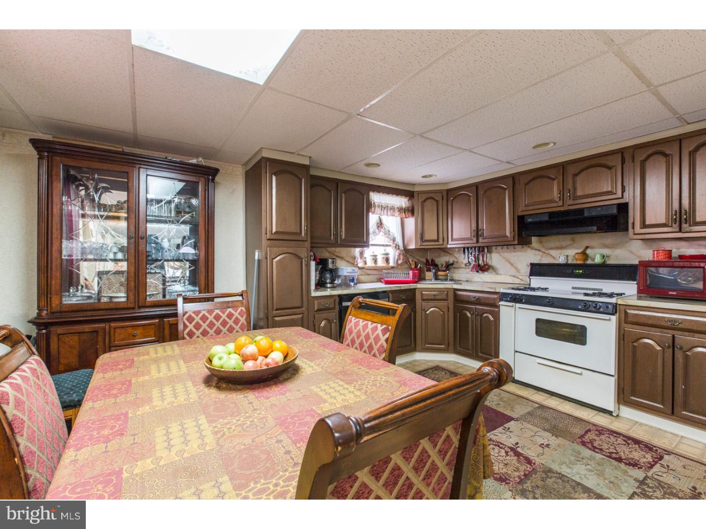 1978 Carter Road Folcroft, PA 19032 - Photo 4 of 23 Kitchen