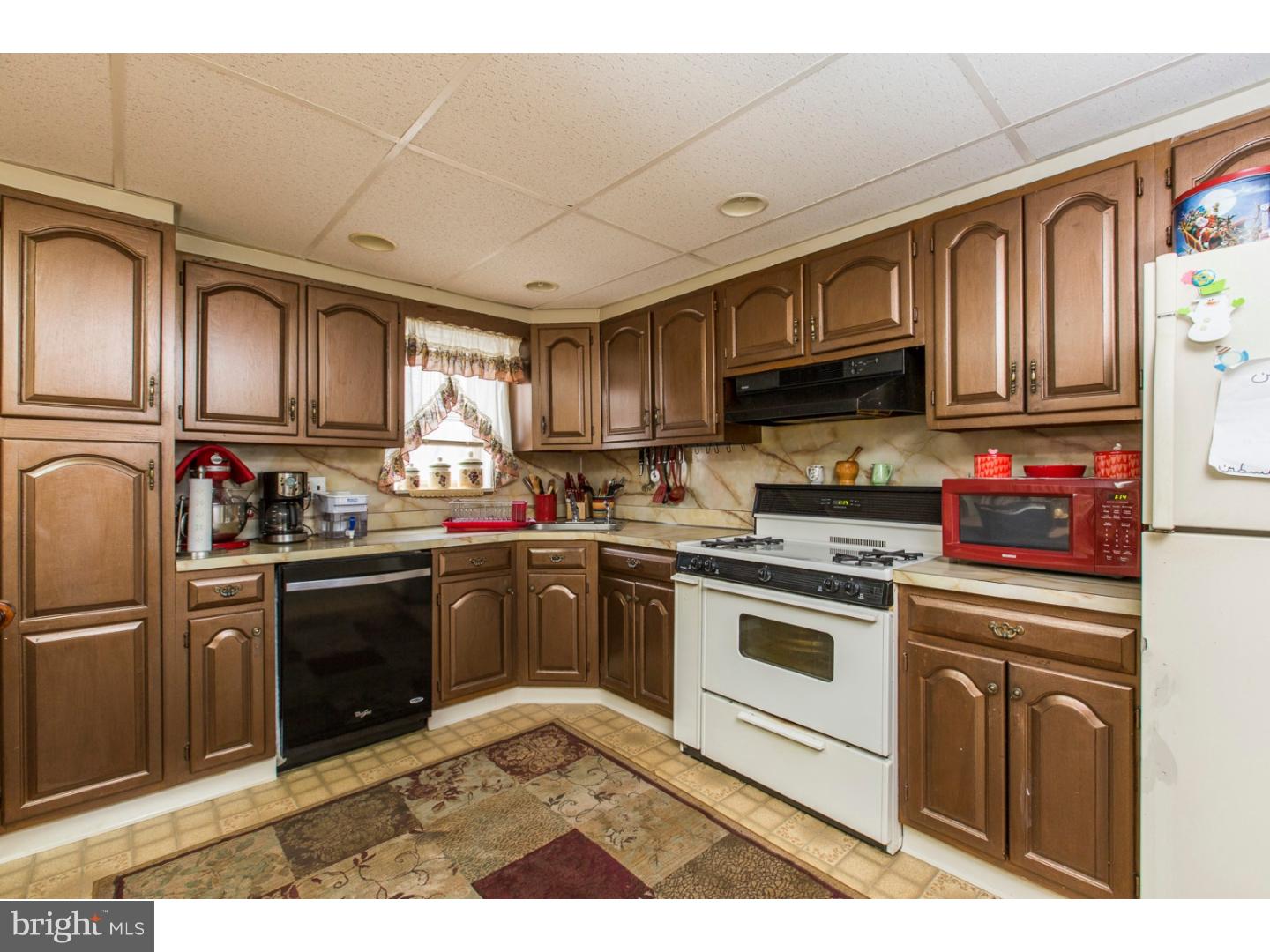 1978 Carter Road Folcroft, PA 19032 - Photo 5 of 23 Kitchen