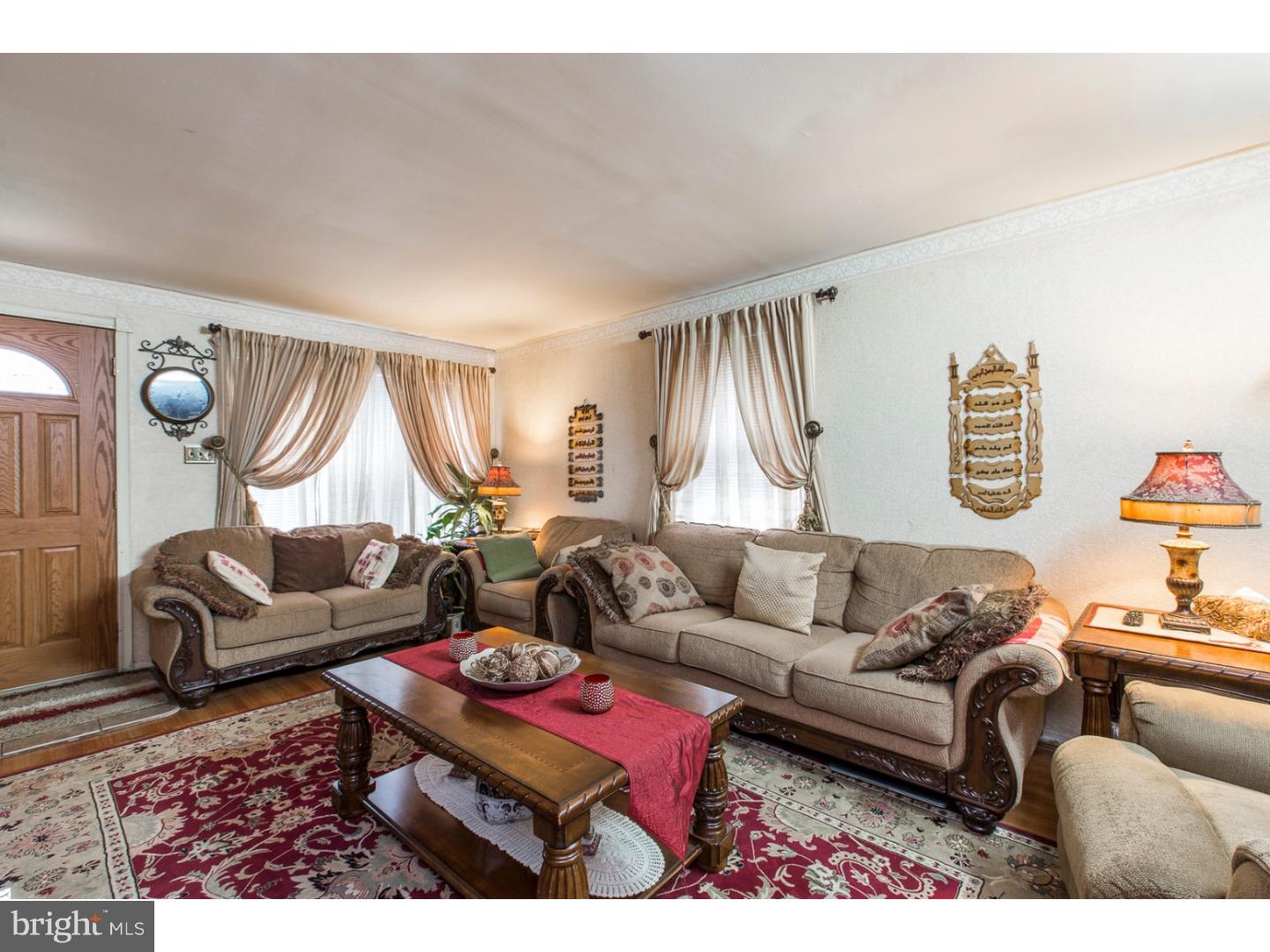 1978 Carter Road Folcroft, PA 19032 - Photo 7 of 23 Living Room