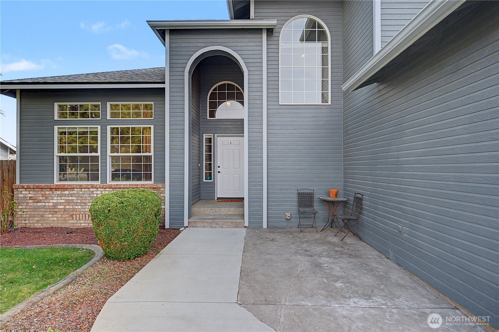 1929 Hideaway Place Wenatchee, WA 98801 - Photo 2 of 35 a front view of a house with outdoor space