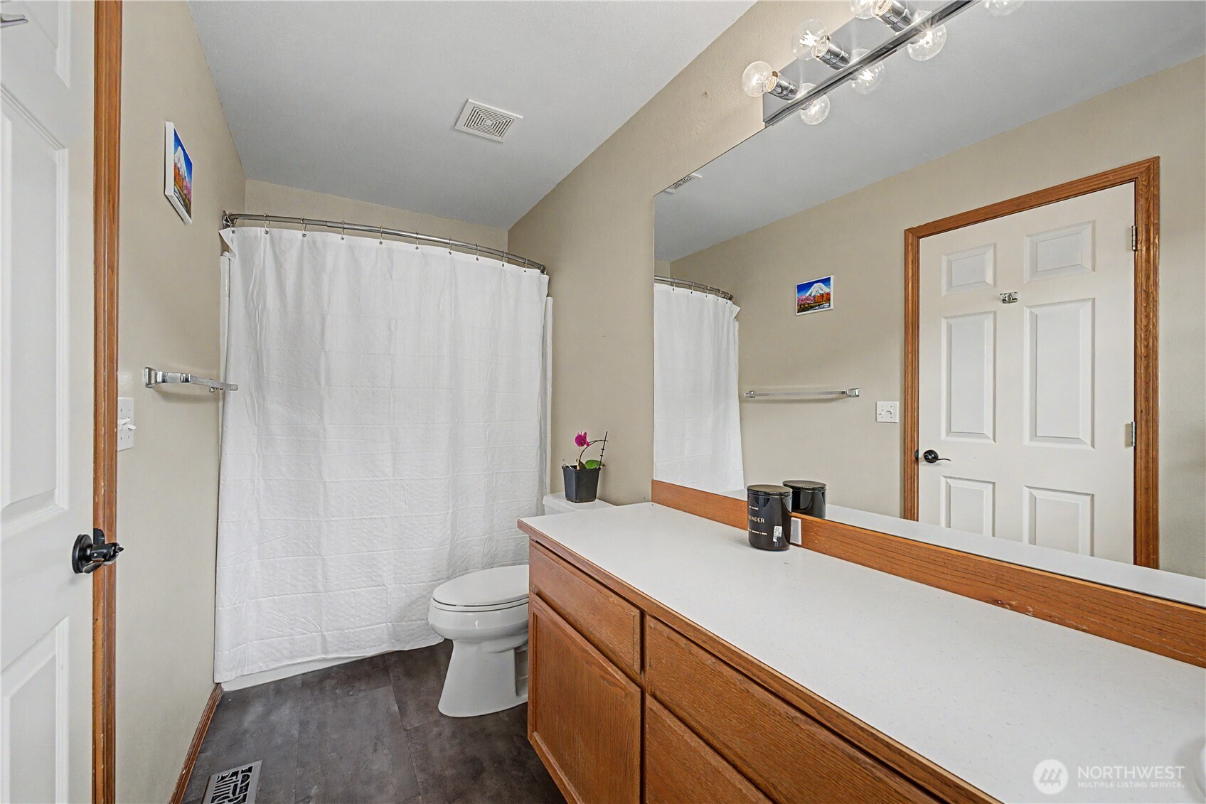 1929 Hideaway Place Wenatchee, WA 98801 - Photo 21 of 35 a en suite bathroom with a sink a toilet and a large mirror