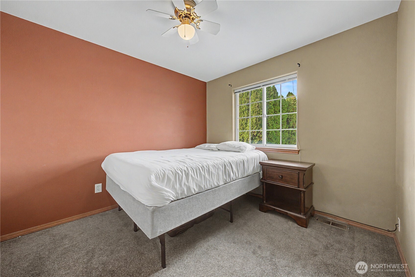 1929 Hideaway Place Wenatchee, WA 98801 - Photo 22 of 35 a bedroom with a bed and a chandelier