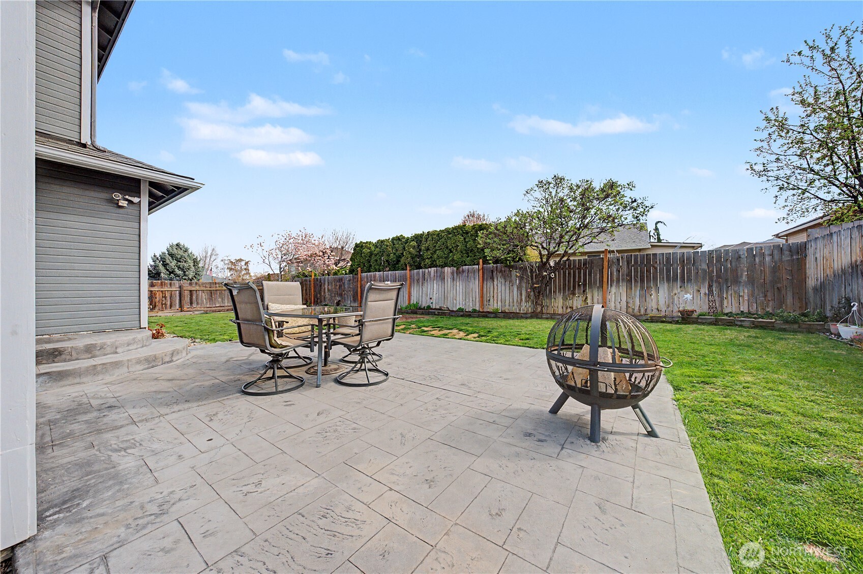 1929 Hideaway Place Wenatchee, WA 98801 - Photo 25 of 35 a view of a backyard with sitting area
