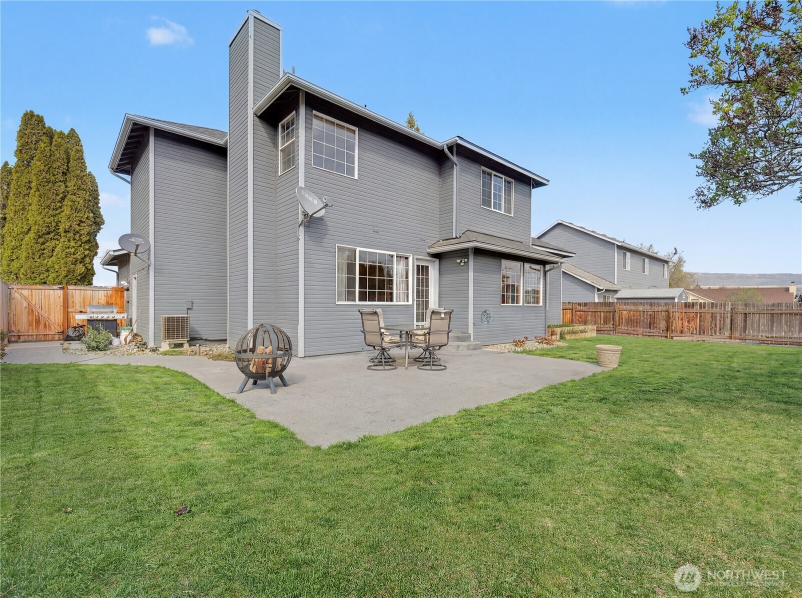 1929 Hideaway Place Wenatchee, WA 98801 - Photo 26 of 35 a view of a house with backyard and sitting area