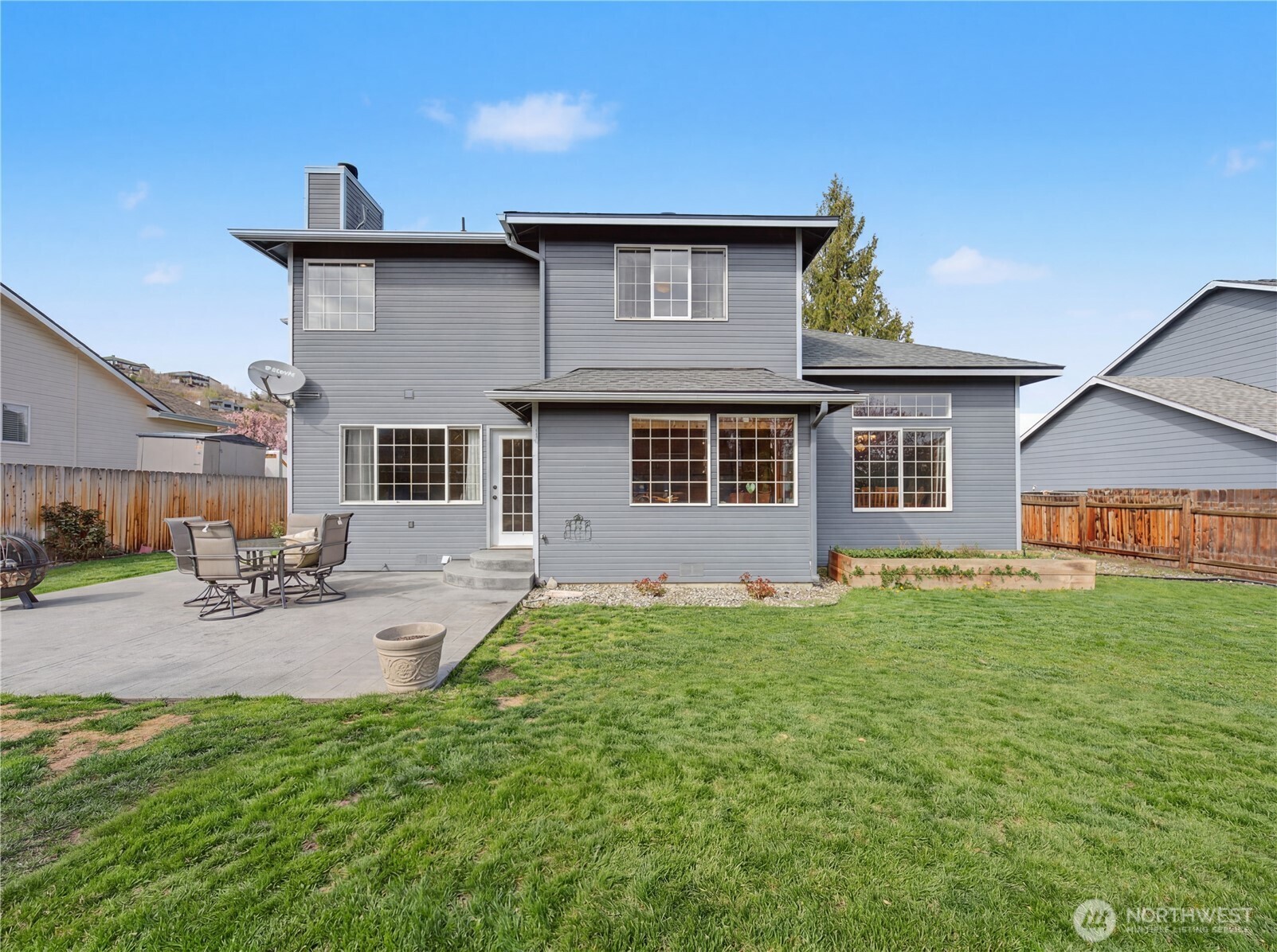 1929 Hideaway Place Wenatchee, WA 98801 - Photo 27 of 35 a view of a house with a patio