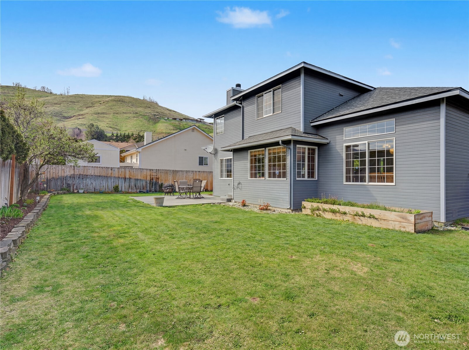 1929 Hideaway Place Wenatchee, WA 98801 - Photo 28 of 35 a front view of a house with a yard