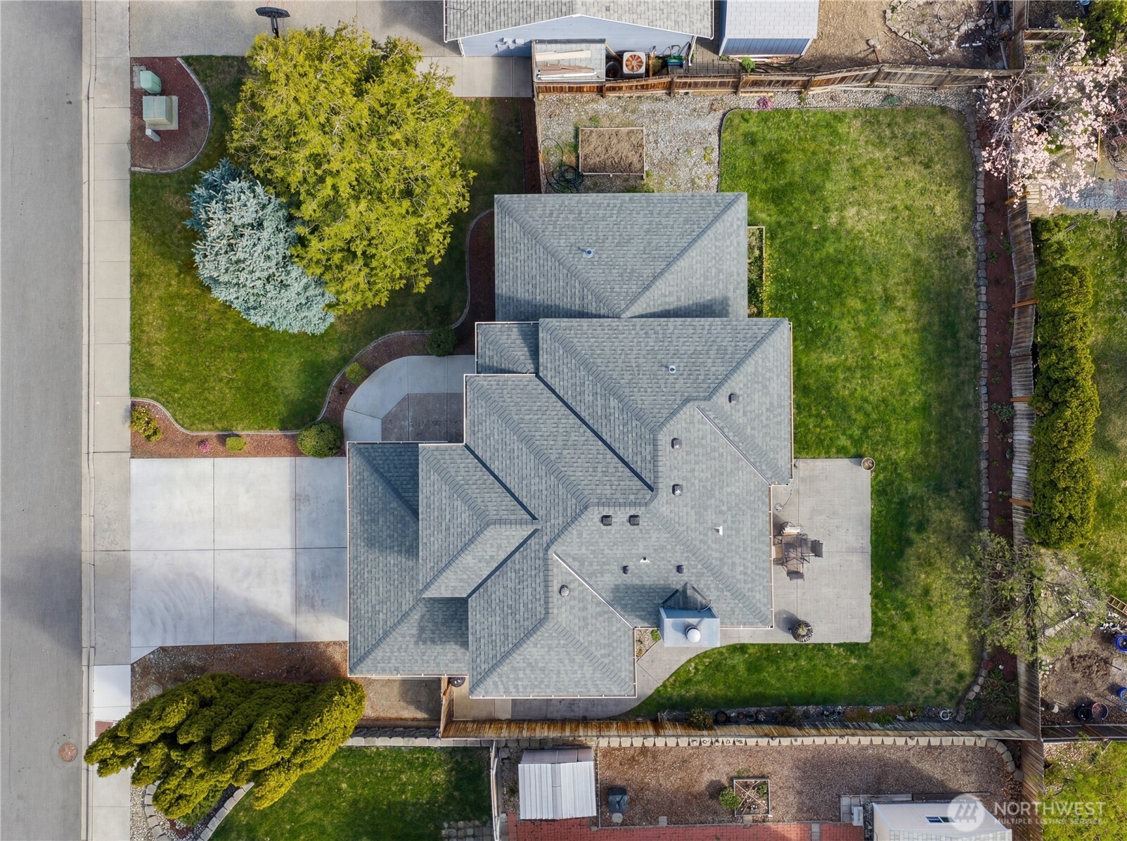 1929 Hideaway Place Wenatchee, WA 98801 - Photo 29 of 35 an aerial view of a house with a garden