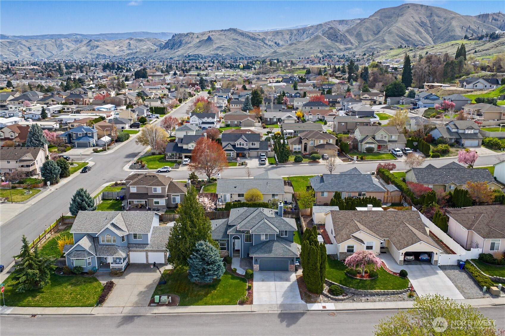 1929 Hideaway Place Wenatchee, WA 98801 - Photo 32 of 35 an aerial view of multiple house
