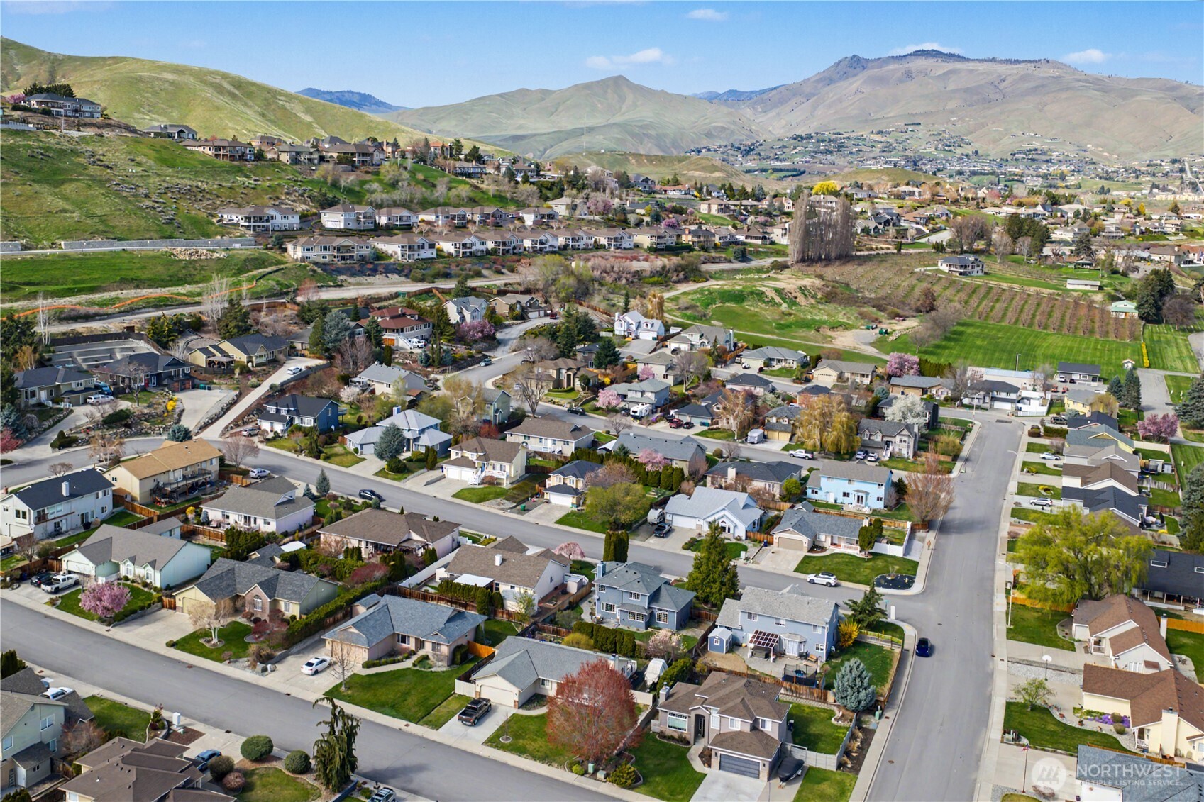 1929 Hideaway Place Wenatchee, WA 98801 - Photo 34 of 35 an aerial view of residential houses with outdoor space
