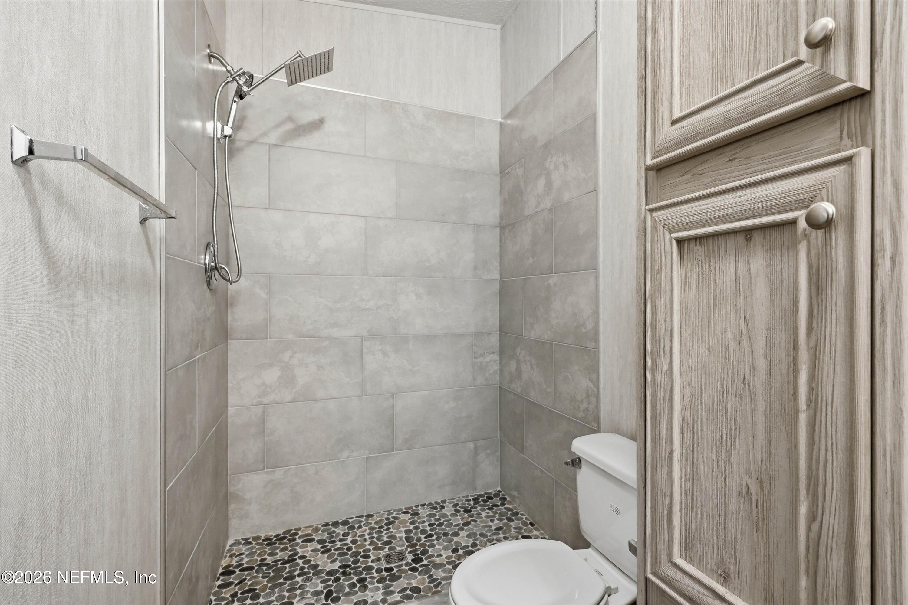 12965 Duval Lake Road East Jacksonville, FL 32218 - Photo 17 of 35 16-Shower