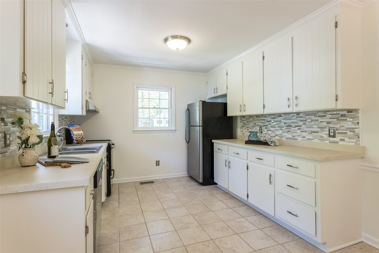 7405 Thorn Ridge Road Raleigh, NC 27613 - Photo 11 of 24 Kitchen