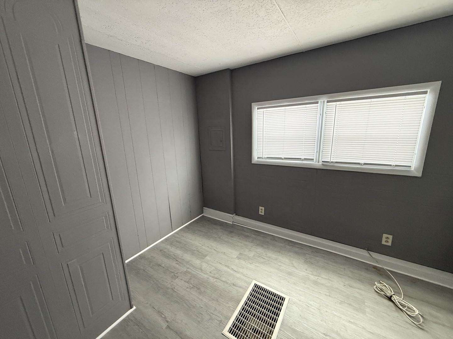 1712 South Dixie Highway, Unit 37 Crete, IL 60417 - Photo 9 of 14 a view of an empty room with a window