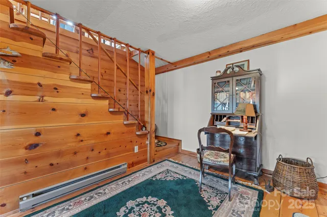 a view of livingroom with furniture