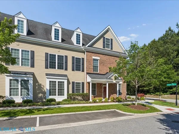 $307,500 | 117 Ellery Street, Unit 5, Yorktown, VA 23692