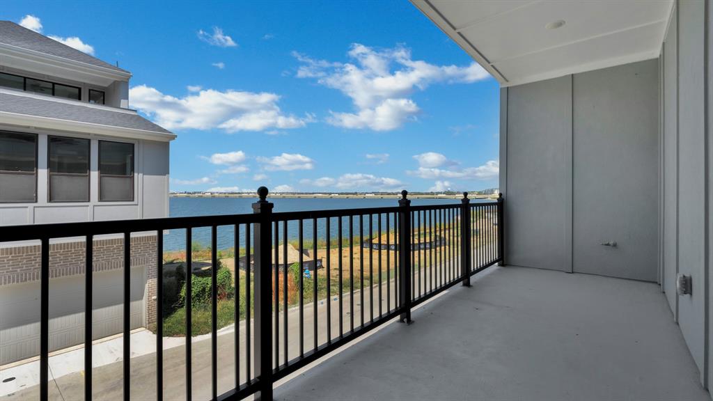 602 Winners Circle Rowlett, TX 75088 - Photo 25 of 28 Balcony with a water view