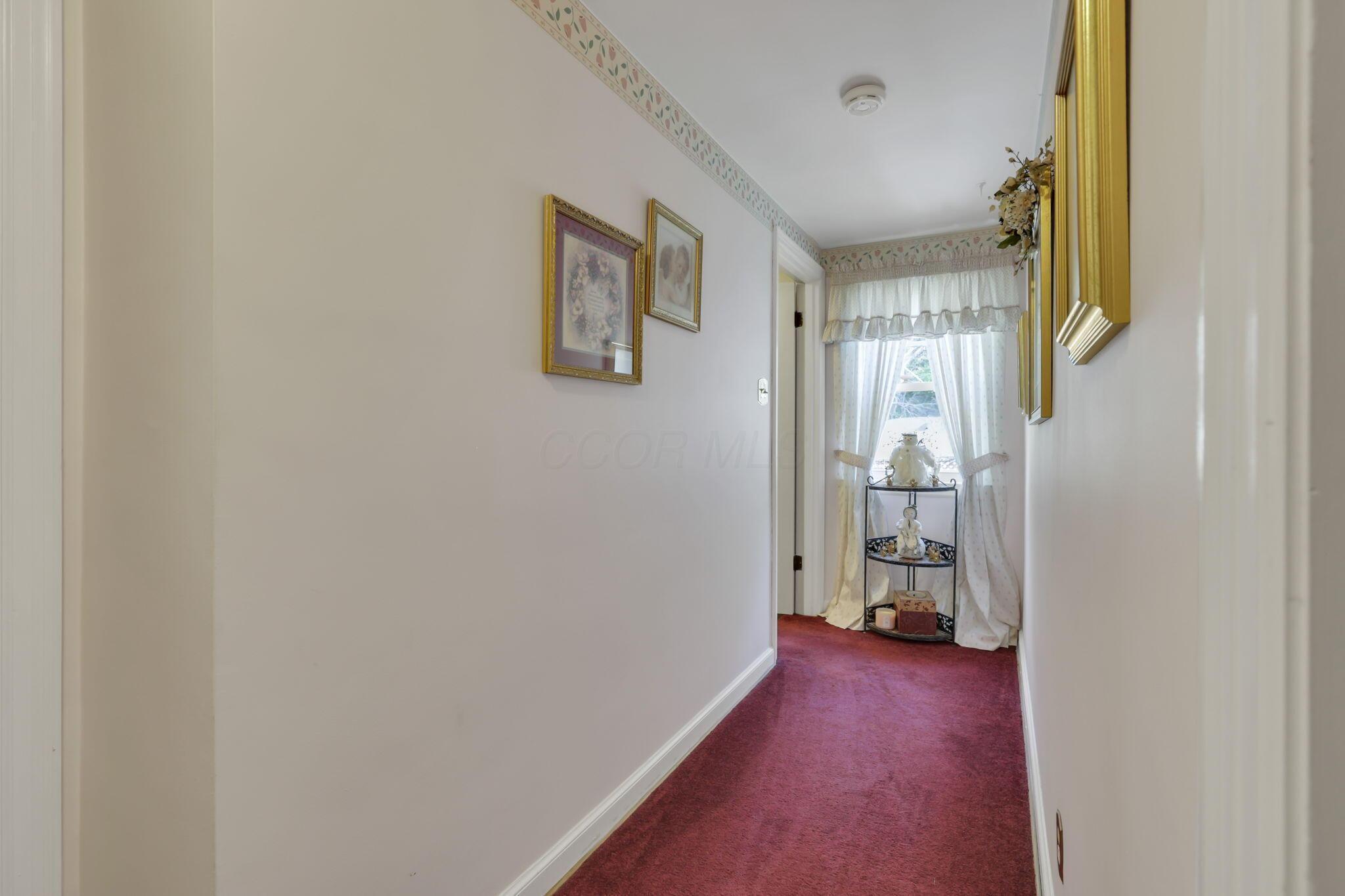 545 Frederick Street Lancaster, OH 43130 - Photo 23 of 45 Upstairs hallway