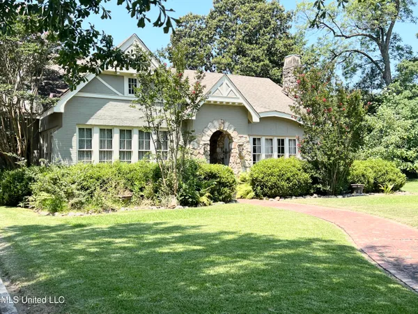 $395,000 | 705 Grand Boulevard, Greenwood, MS 38930