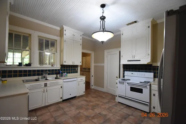 $395,000 | 705 Grand Boulevard, Greenwood, MS 38930
