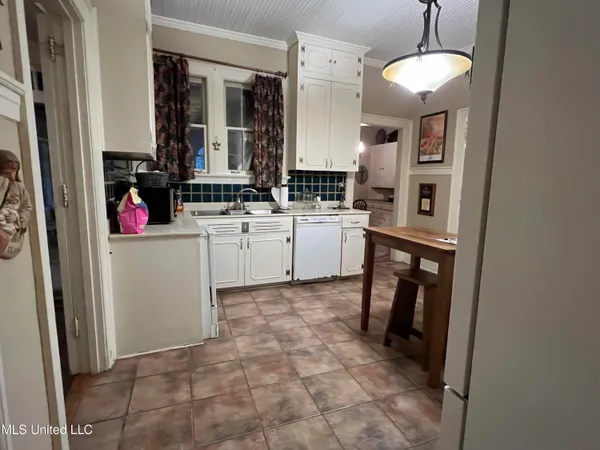 $395,000 | 705 Grand Boulevard, Greenwood, MS 38930