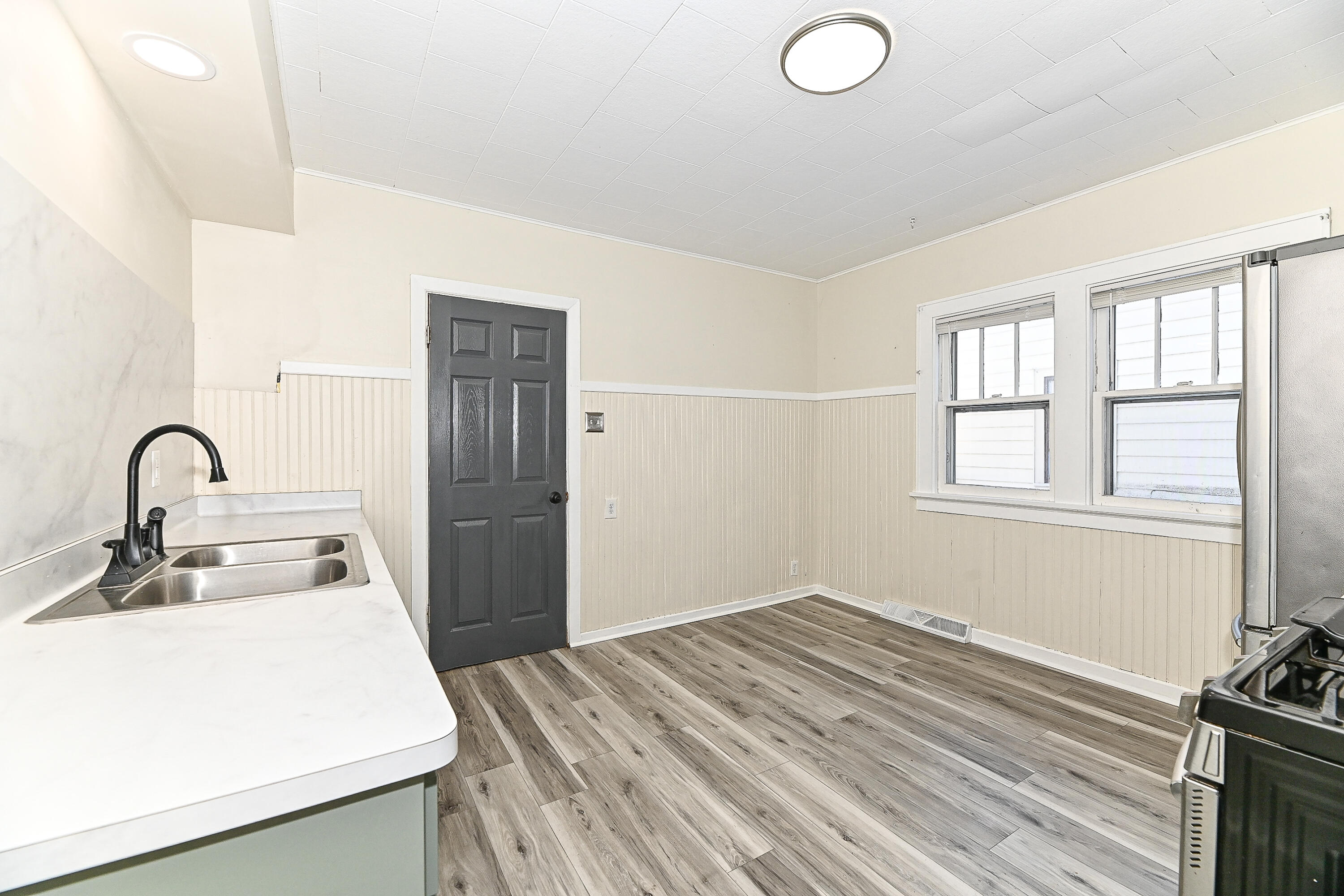 3128 South 9th Place, Unit 3128A Milwaukee, WI 53215 - Photo 11 of 47 Unit 1 Kitchen