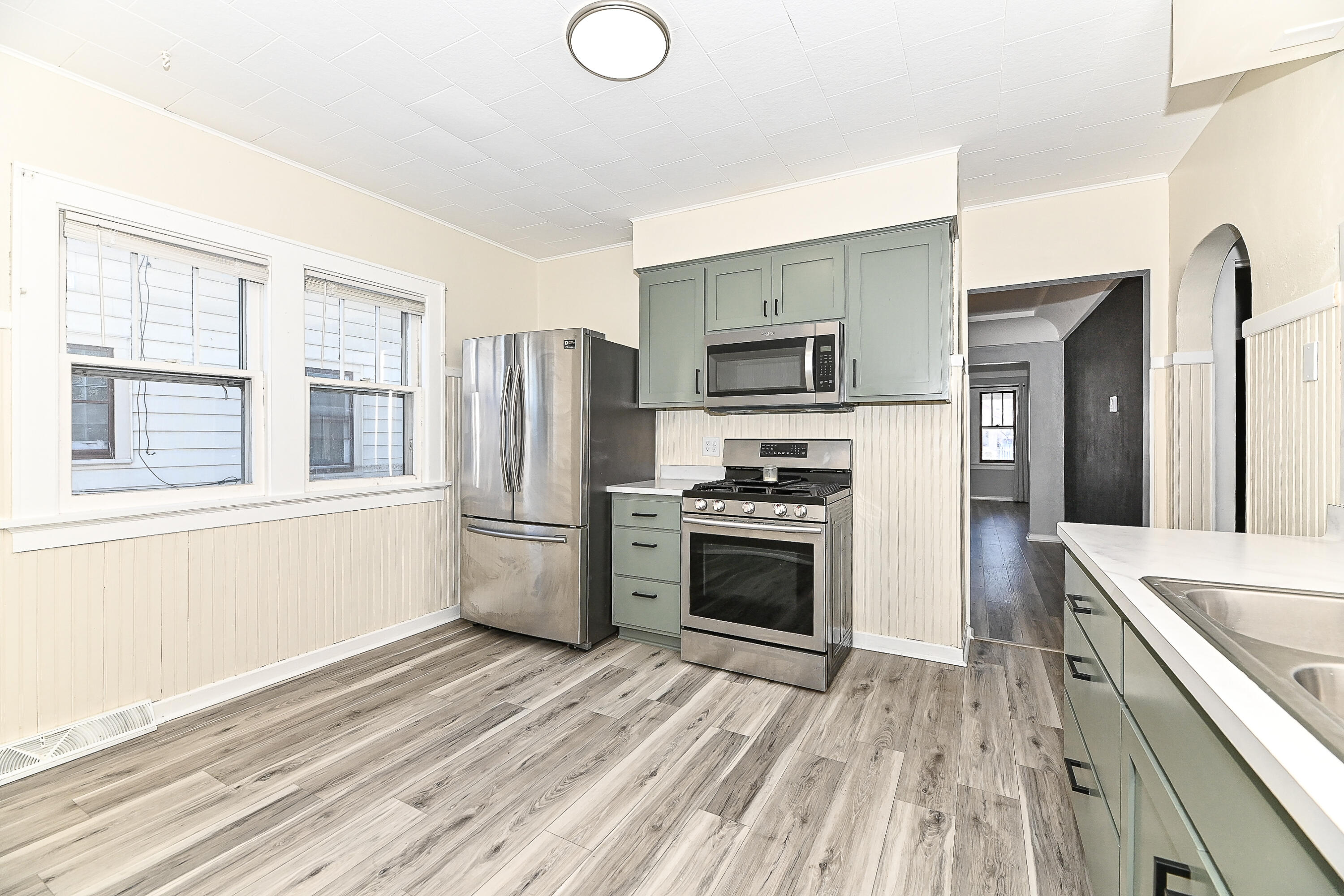 3128 South 9th Place, Unit 3128A Milwaukee, WI 53215 - Photo 12 of 47 Kitchen