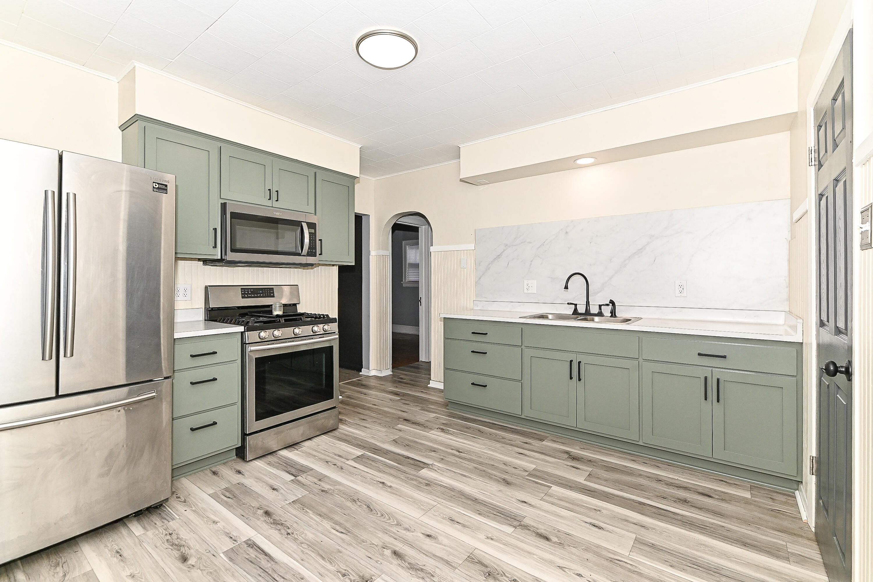 3128 South 9th Place, Unit 3128A Milwaukee, WI 53215 - Photo 13 of 47 Kitchen