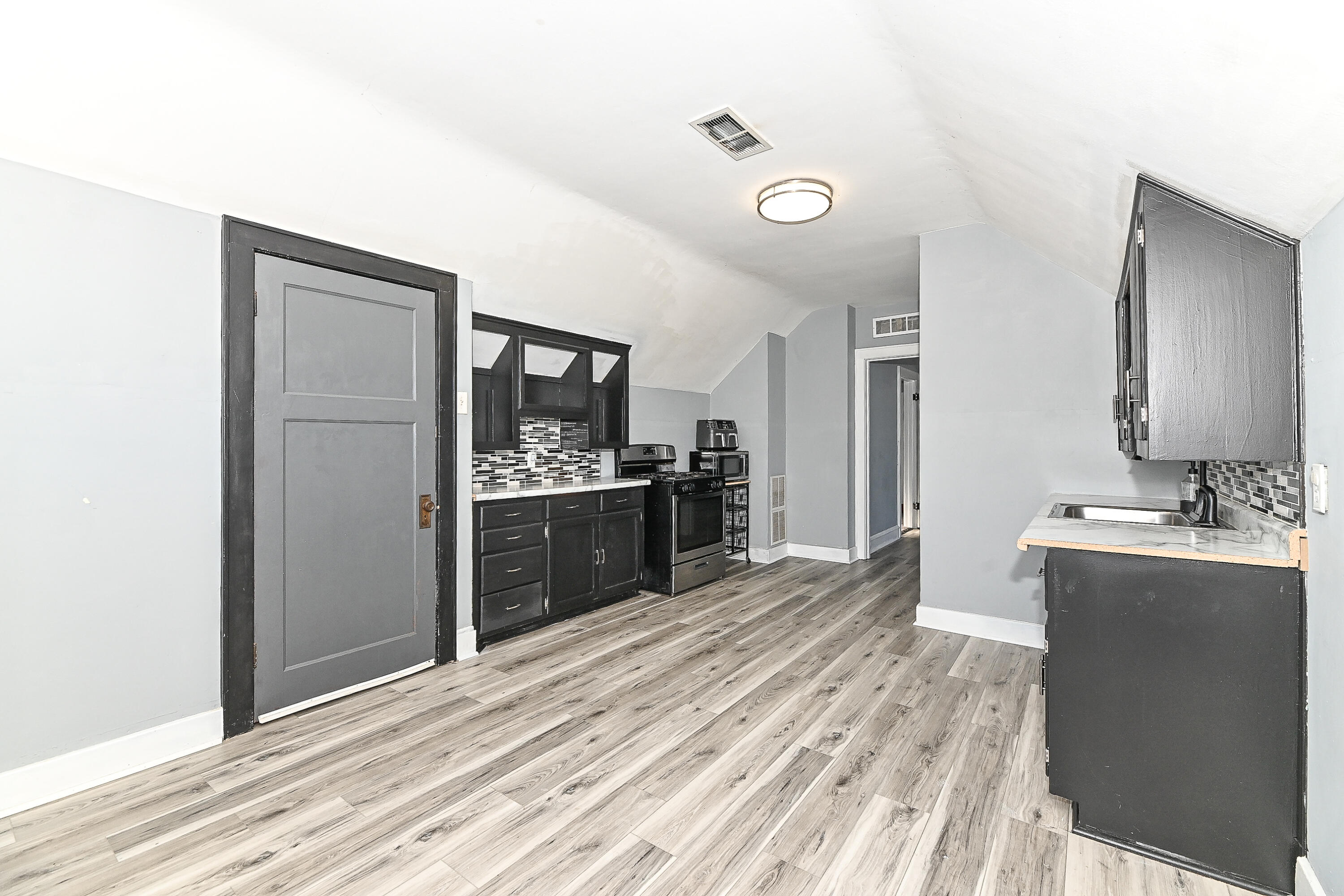 3128 South 9th Place, Unit 3128A Milwaukee, WI 53215 - Photo 22 of 47 Kitchen