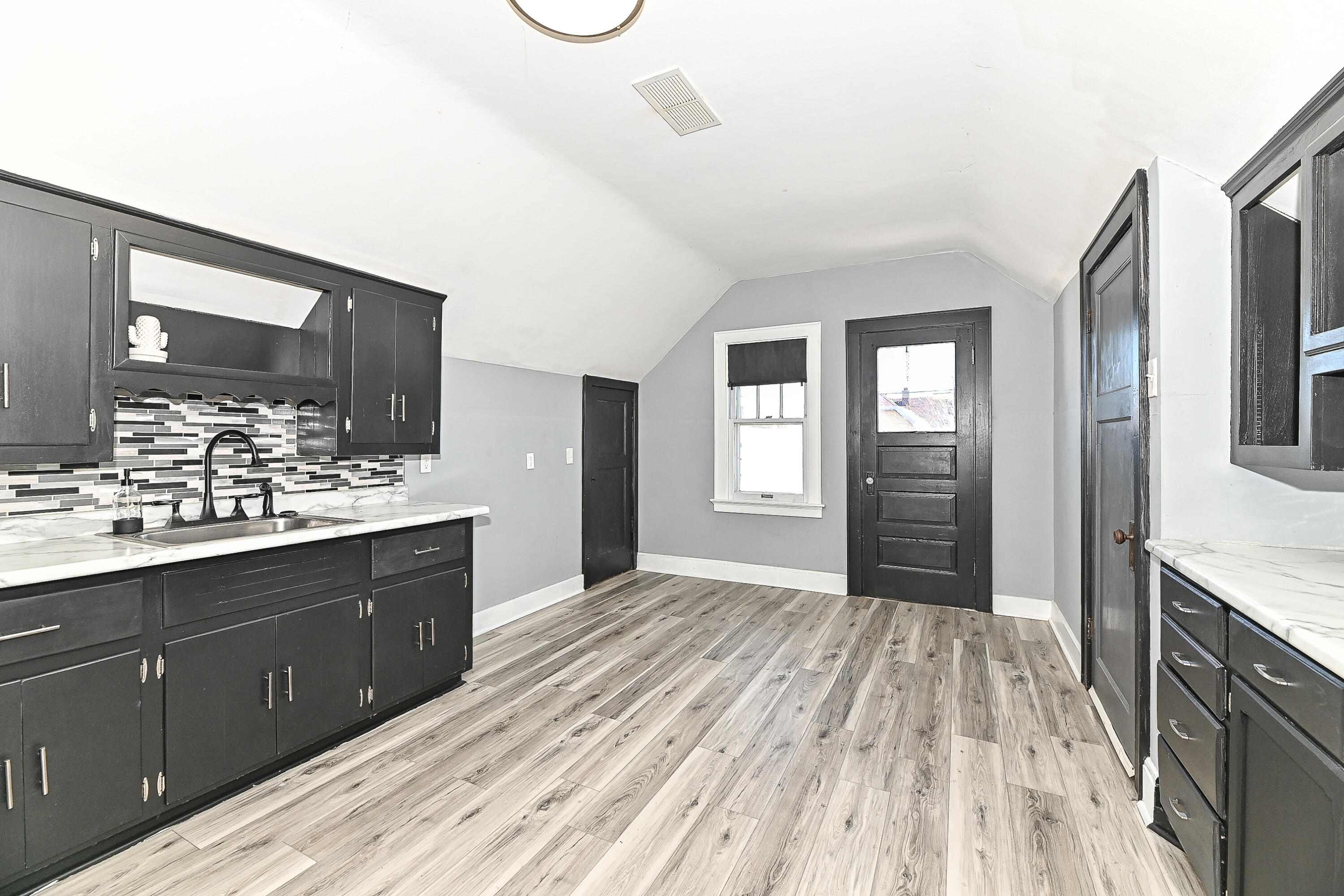 3128 South 9th Place, Unit 3128A Milwaukee, WI 53215 - Photo 23 of 47 Eat In Kitchen