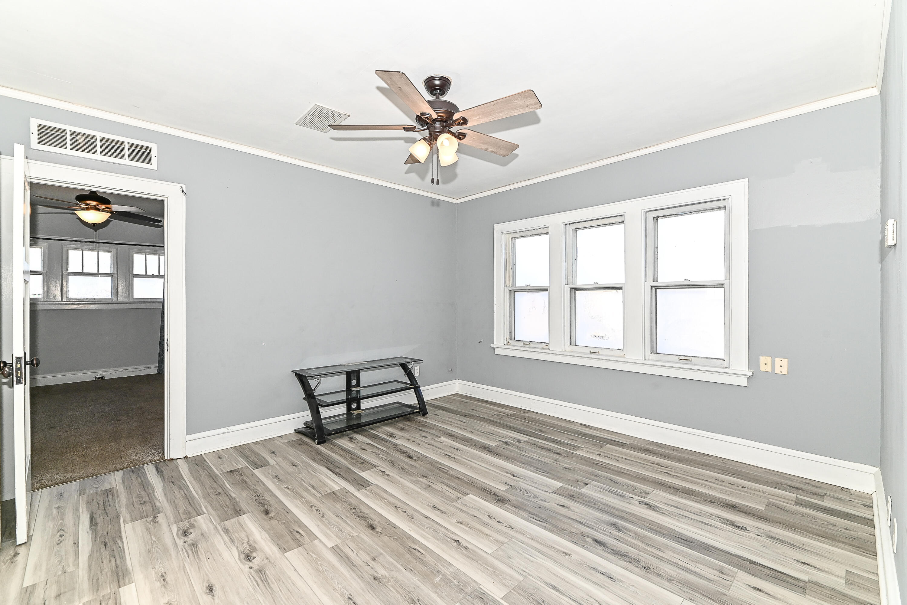 3128 South 9th Place, Unit 3128A Milwaukee, WI 53215 - Photo 25 of 47 Unit 2 Living Room