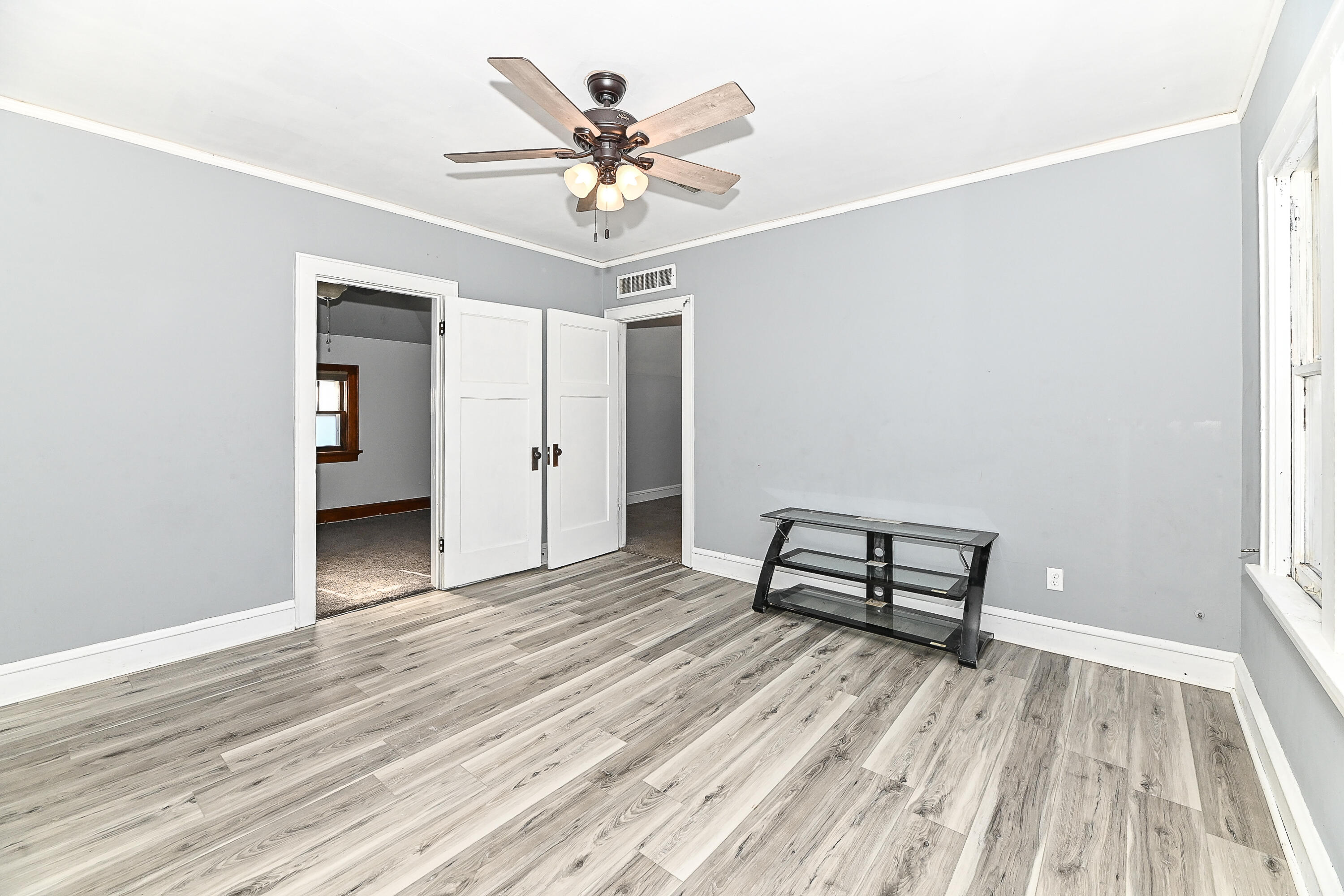 3128 South 9th Place, Unit 3128A Milwaukee, WI 53215 - Photo 27 of 47 Living Room