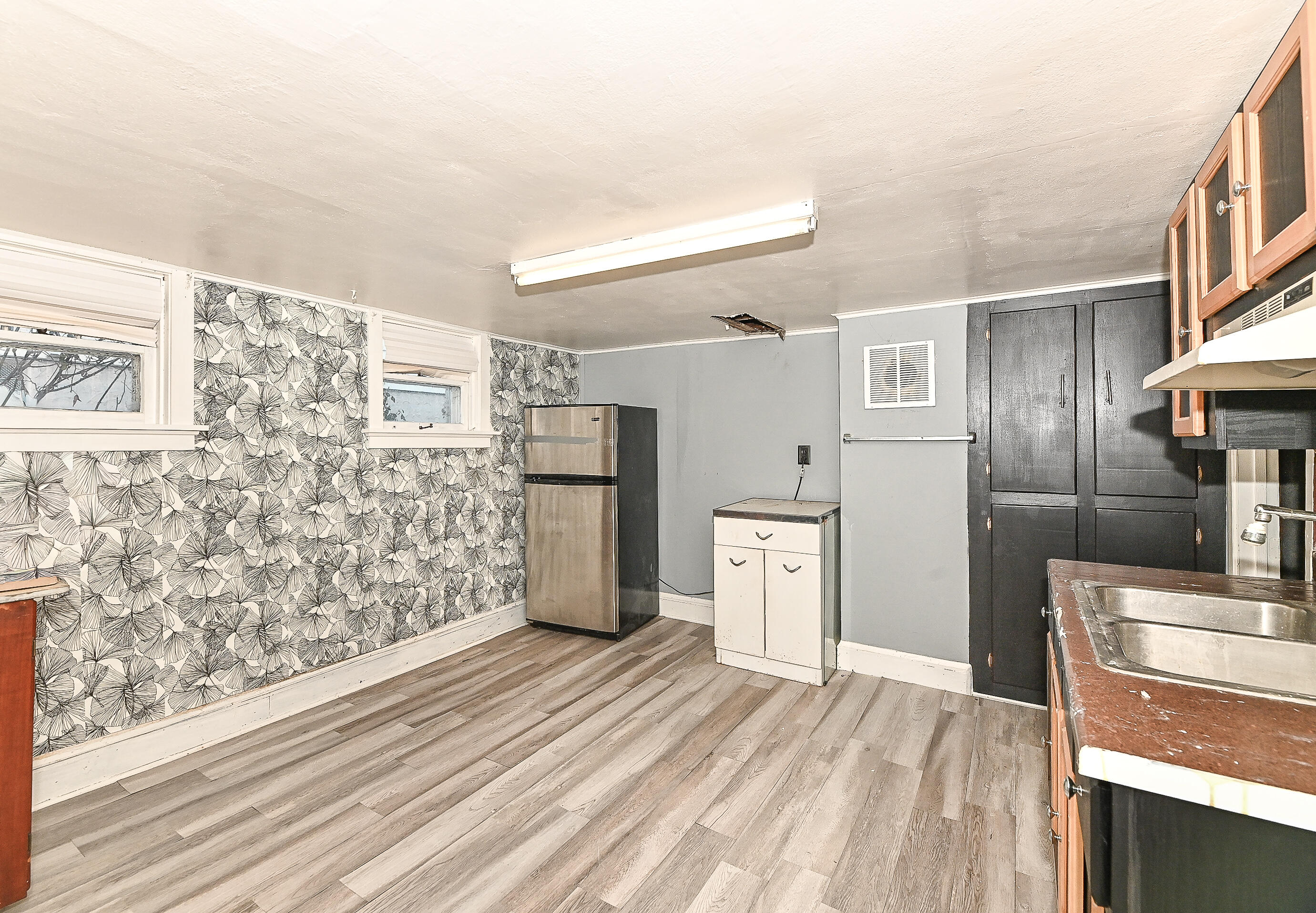 3128 South 9th Place, Unit 3128A Milwaukee, WI 53215 - Photo 34 of 47 LL Kitchen