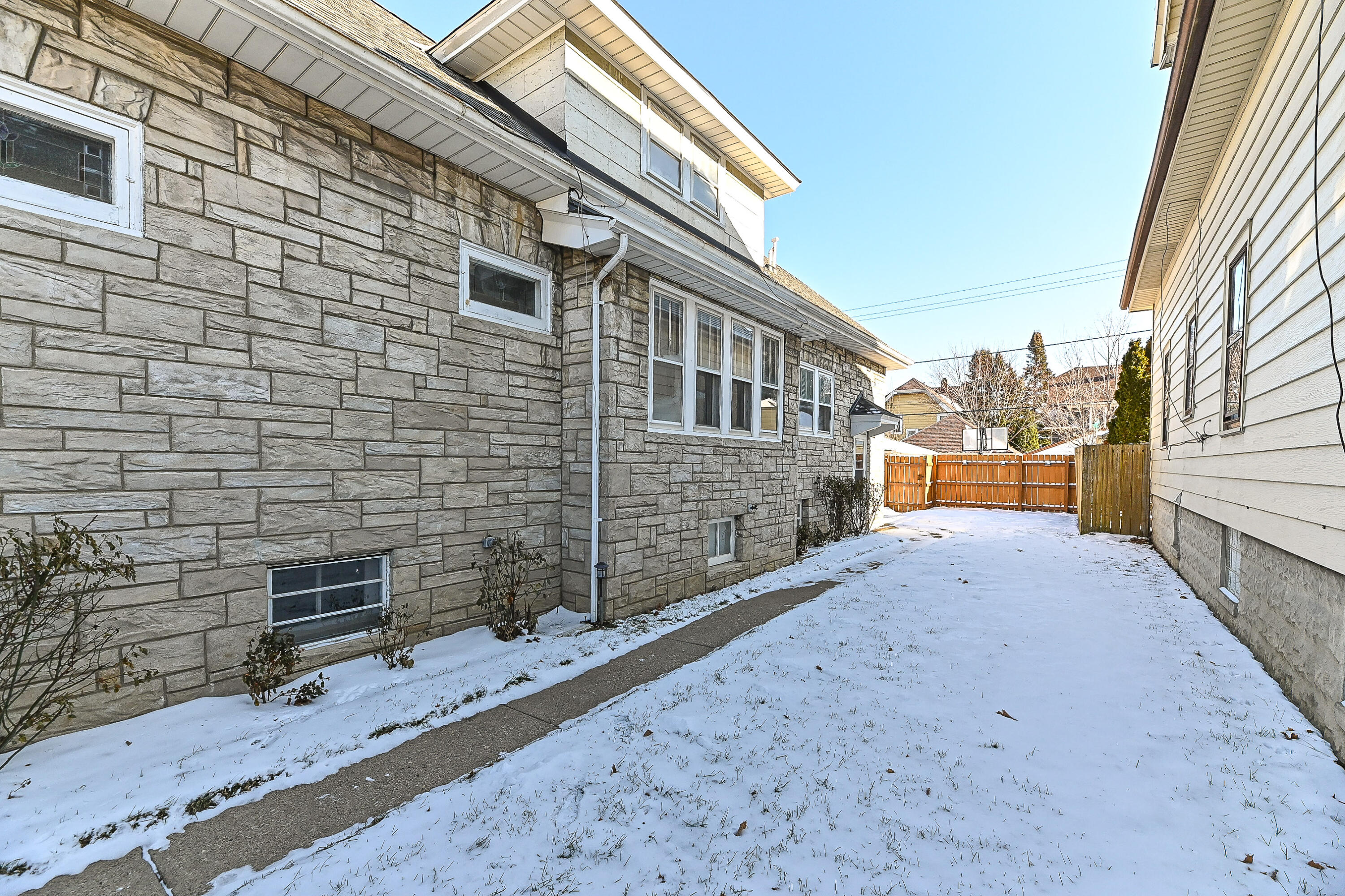 3128 South 9th Place, Unit 3128A Milwaukee, WI 53215 - Photo 39 of 47 Side of Home