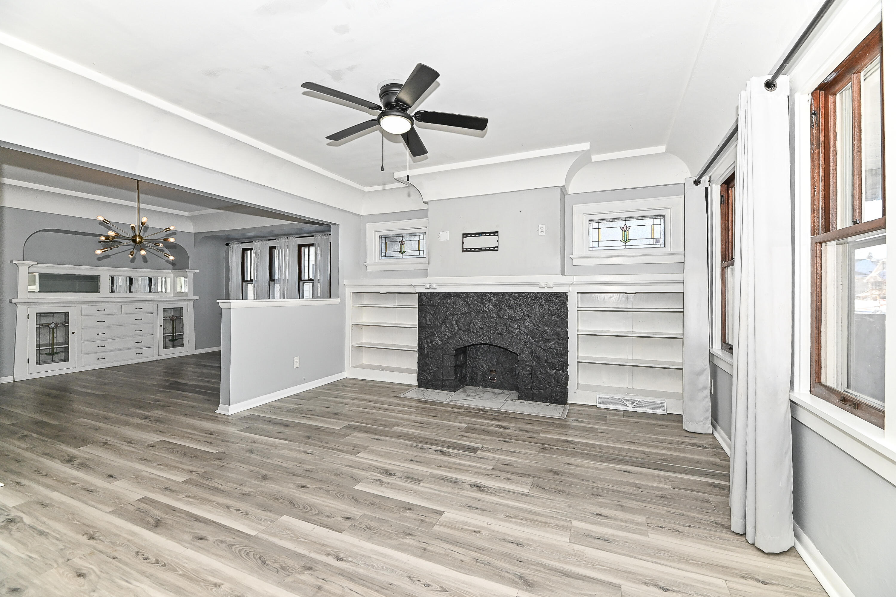 3128 South 9th Place, Unit 3128A Milwaukee, WI 53215 - Photo 4 of 47 Unit 1 Living Room