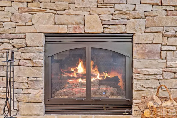 $1,180,000 | 25 East Owl Creek Lane, Fairview, NC 28730