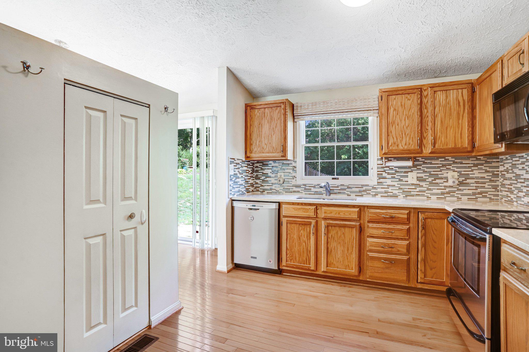 1803 East Beech Road Sterling, VA 20164 - Photo 12 of 34