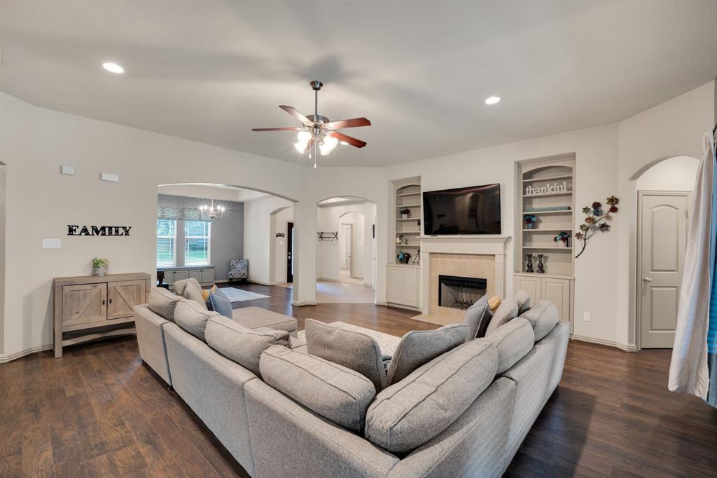 5009 Prosperity Row Midlothian, TX 76065 - Photo 4 of 34