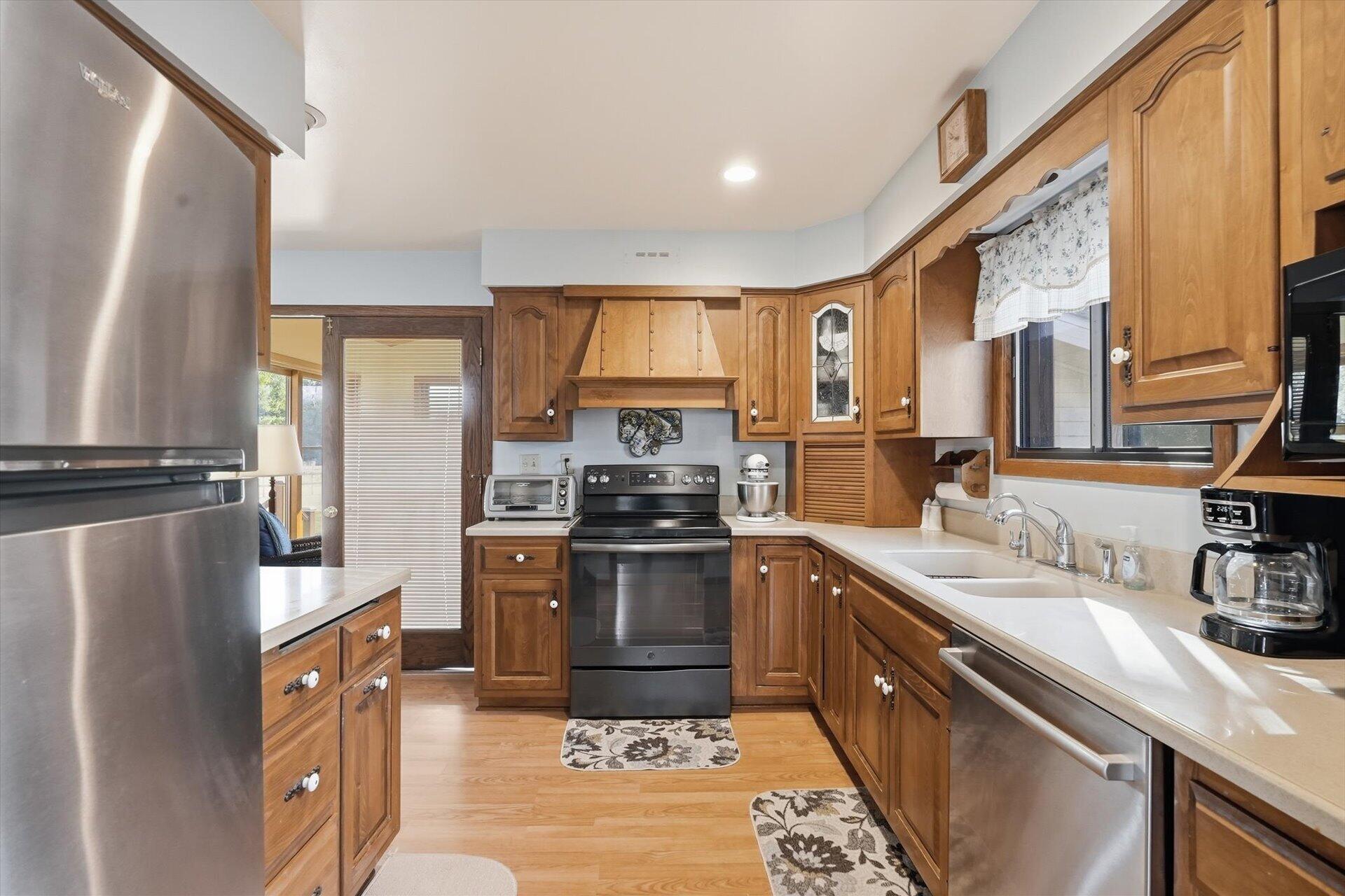 N9376 East Shore Road Mukwonago, WI 53149 - Photo 14 of 30 Kichen