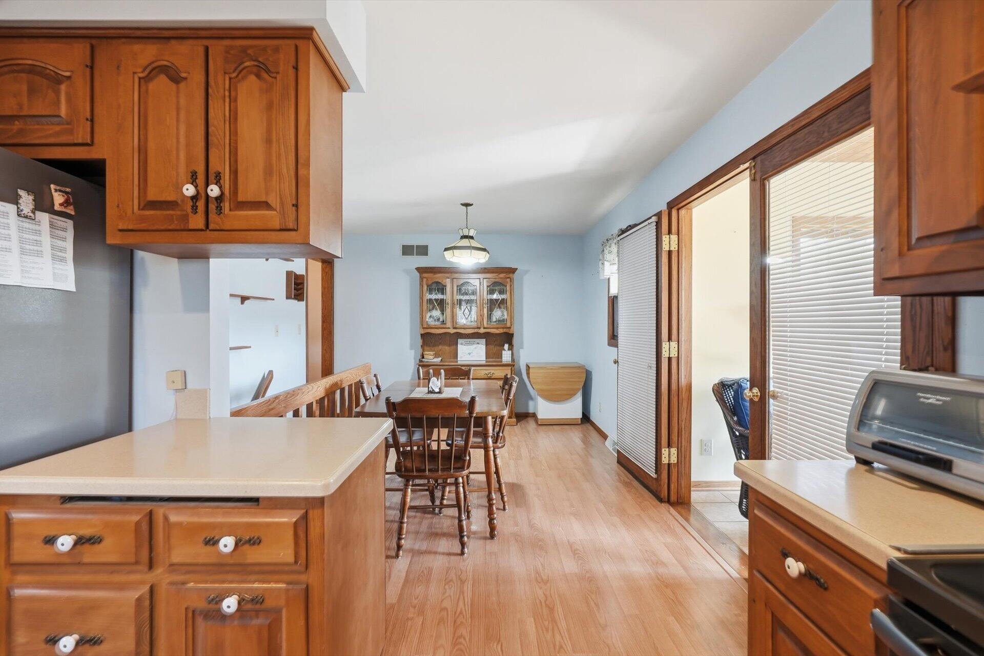 N9376 East Shore Road Mukwonago, WI 53149 - Photo 15 of 30 Kitchen open to Dinette