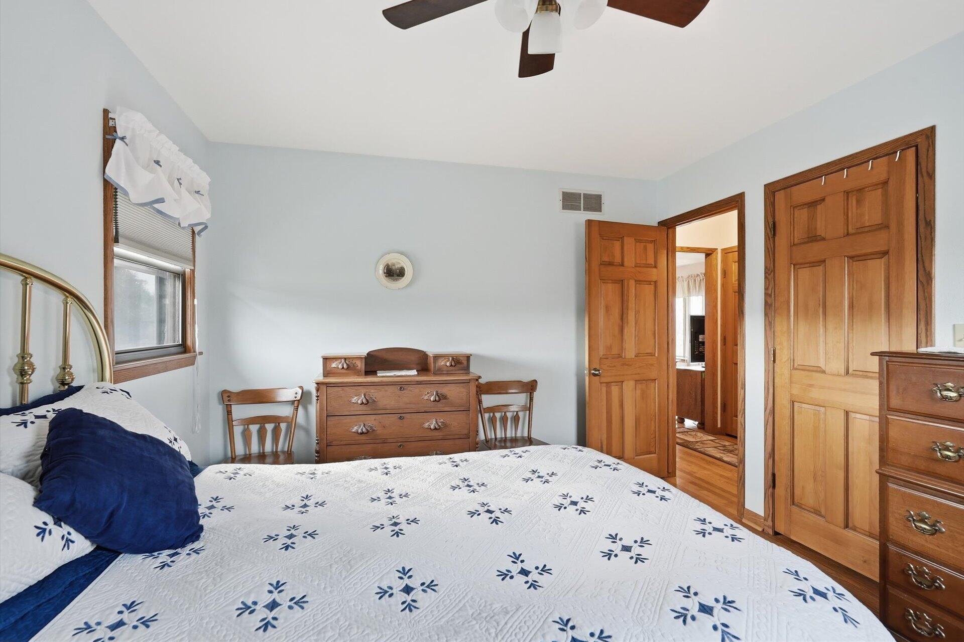 N9376 East Shore Road Mukwonago, WI 53149 - Photo 19 of 30 Primary Bedroom