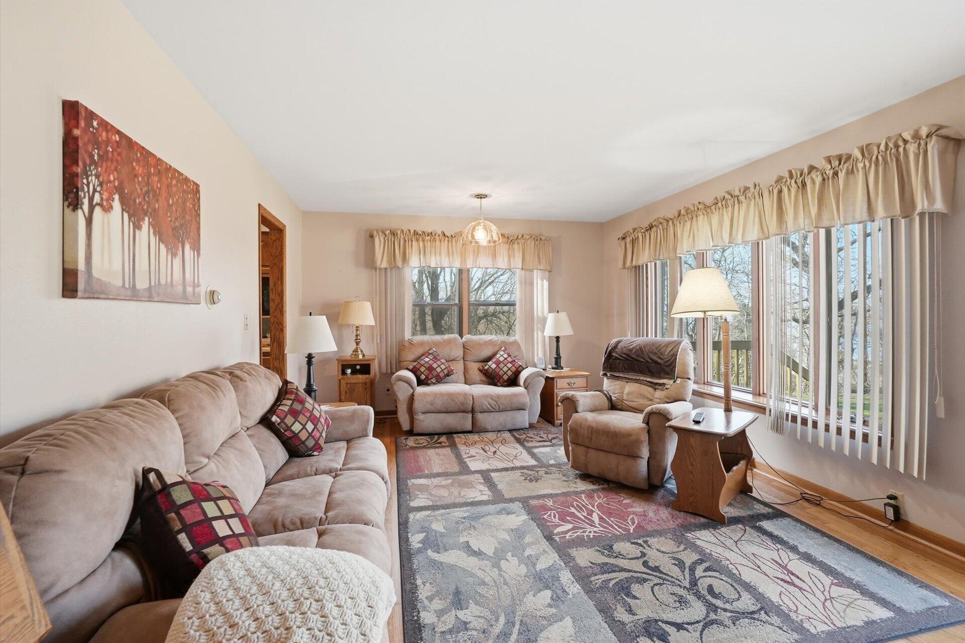 N9376 East Shore Road Mukwonago, WI 53149 - Photo 9 of 30 Great Room