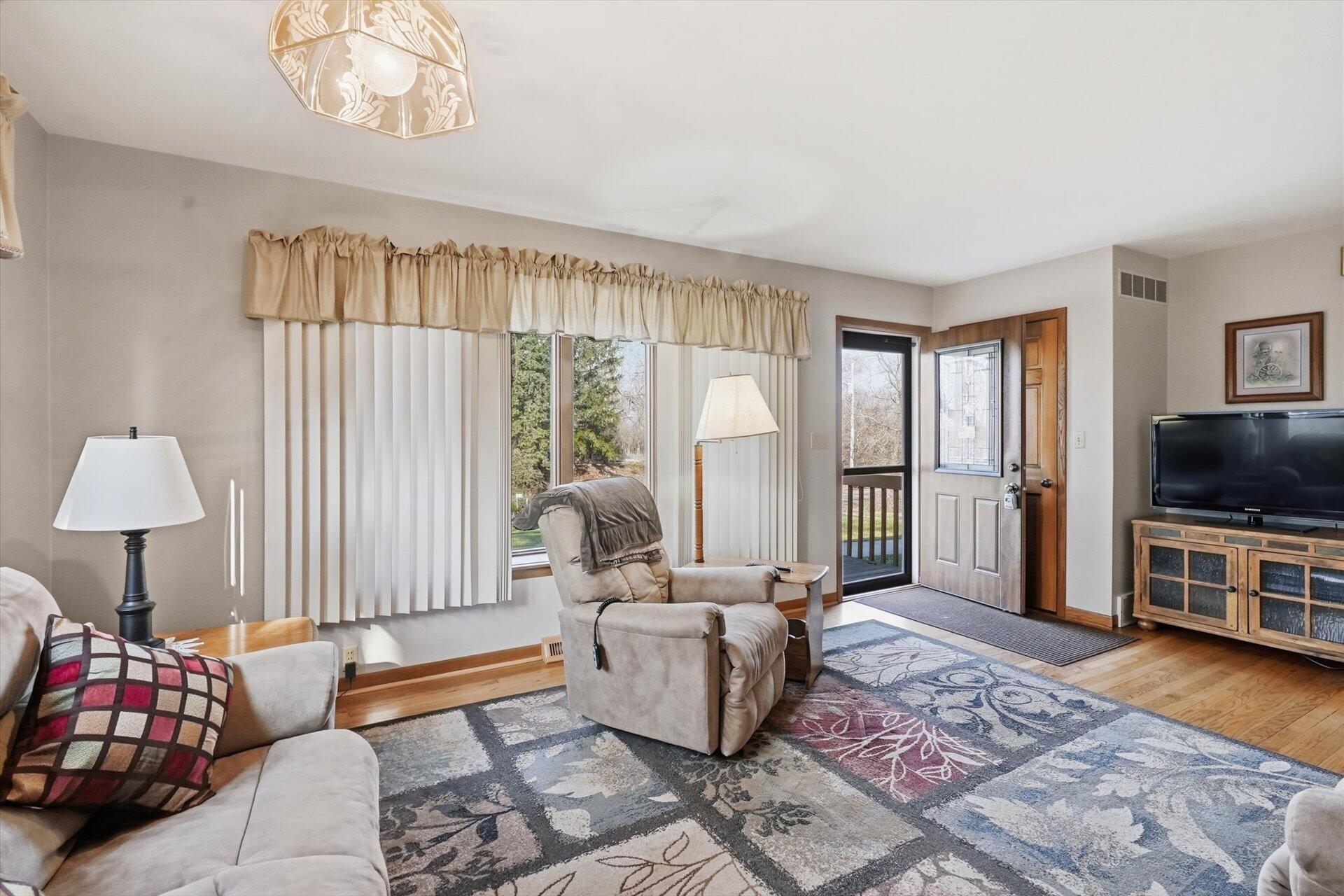 N9376 East Shore Road Mukwonago, WI 53149 - Photo 10 of 30 Great Room