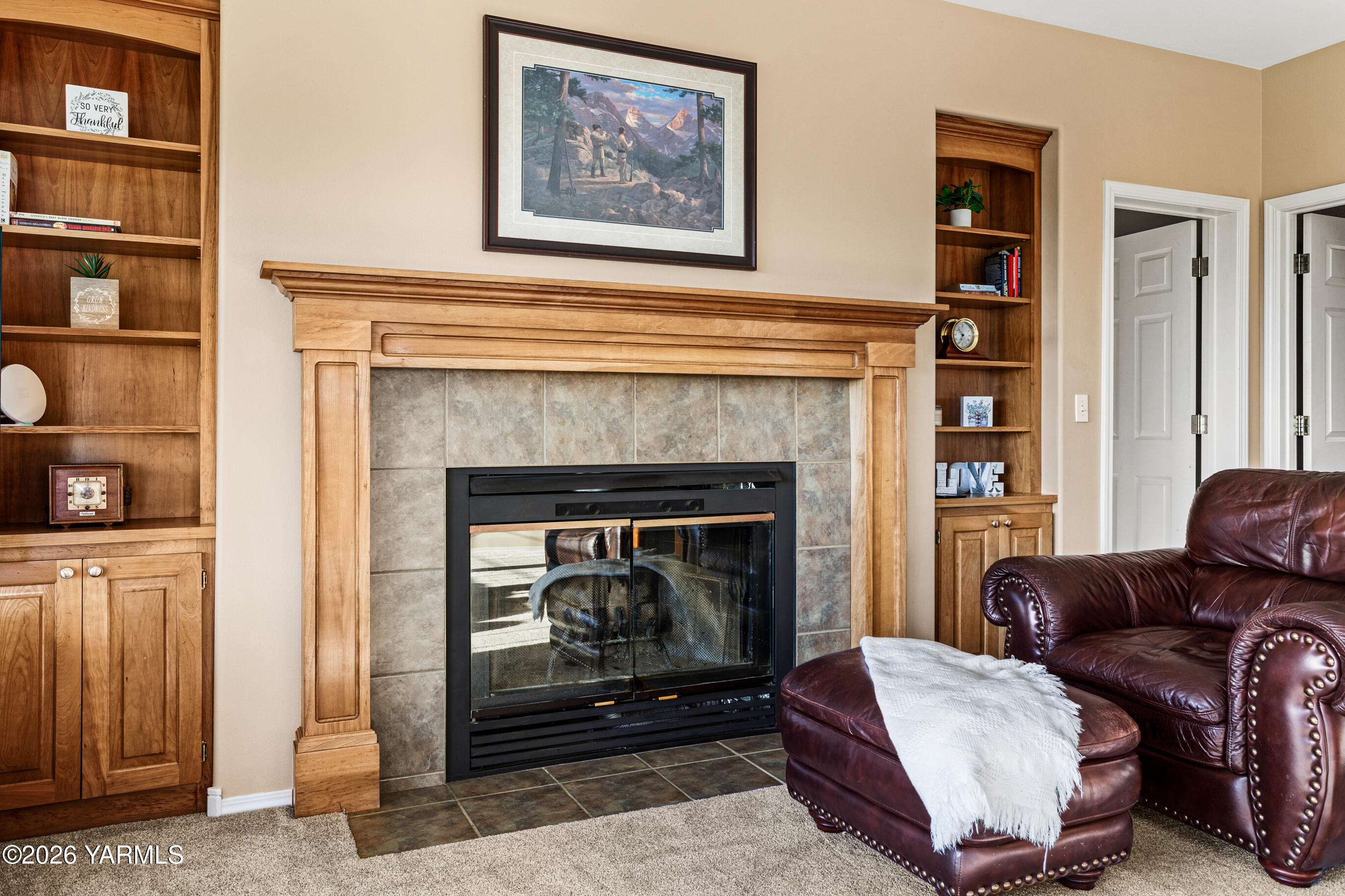 5060 Lombard Loop Road Zillah, WA 98953 - Photo 16 of 65 a living room with furniture and a fireplace